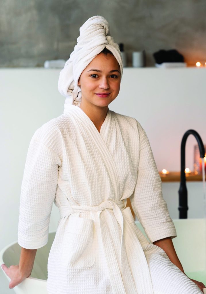 Roupao Mulher no Banho